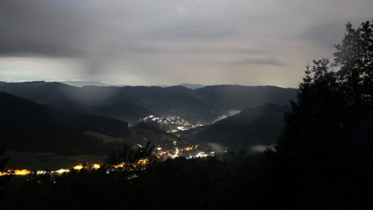 Dieses Bild zeigt eine Webcam-Aufnahme vom Achertal, aufgenommen am Mittwoch, den 01.07.2026 um 02:30 Uhr. Die Temperatur betrug 17.4°C.