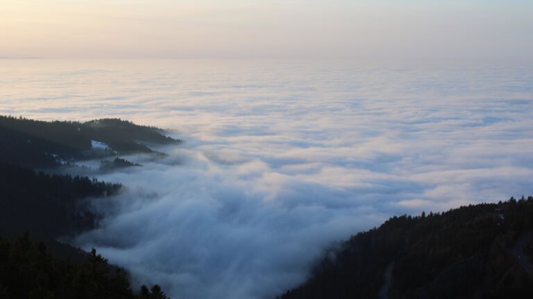 Dieses Bild zeigt eine Webcam-Aufnahme vom Achertal, aufgenommen am Sonntag, den 18.01.2026 um 16:30 Uhr. Die Temperatur betrug 6.2°C.