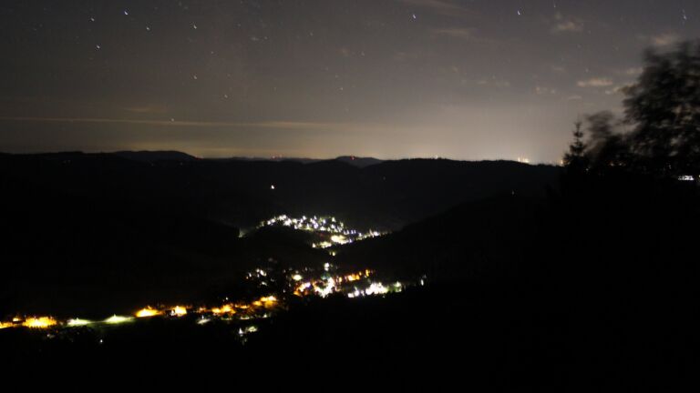 Dieses Bild zeigt eine Webcam-Aufnahme vom Achertal, aufgenommen am Montag, den 20.07.2026 um 02:00 Uhr. Die Temperatur betrug 13.9°C.