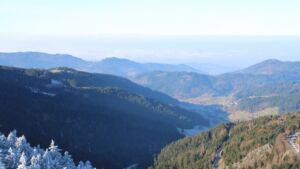 Dieses Bild zeigt eine Webcam-Aufnahme vom Achertal, aufgenommen am Freitag, den 26.12.2025 um 11:20 Uhr. Die Temperatur betrug 5.2°C.