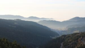 Dieses Bild zeigt eine Webcam-Aufnahme vom Achertal, aufgenommen am Freitag, den 12.12.2025 um 15:30 Uhr. Die Temperatur betrug 10.8°C.