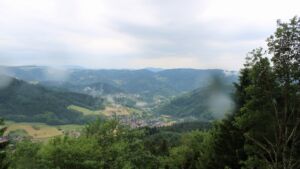 Dieses Bild zeigt eine Webcam-Aufnahme vom Achertal, aufgenommen am Sonntag, den 31.05.2026 um 18:10 Uhr. Die Temperatur betrug 15.3°C.