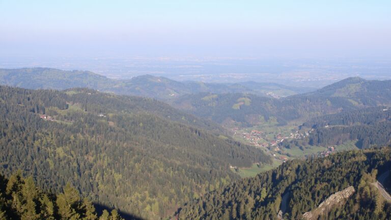 Dieses Bild zeigt eine Webcam-Aufnahme vom Achertal, aufgenommen am Mittwoch, den 22.04.2026 um 08:10 Uhr. Die Temperatur betrug 2.1°C.