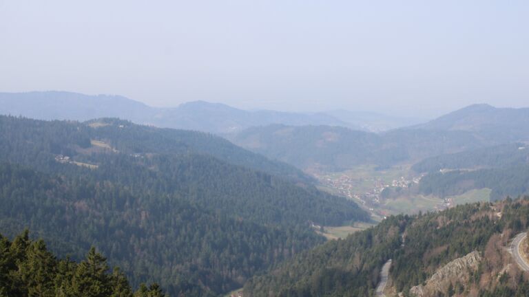 Dieses Bild zeigt eine Webcam-Aufnahme vom Achertal, aufgenommen am Montag, den 09.03.2026 um 11:10 Uhr. Die Temperatur betrug 11.7°C.