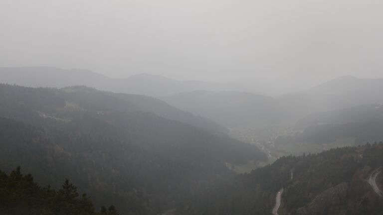 Dieses Bild zeigt eine Webcam-Aufnahme vom Achertal, aufgenommen am Samstag, den 11.04.2026 um 19:10 Uhr. Die Temperatur betrug 11.4°C.