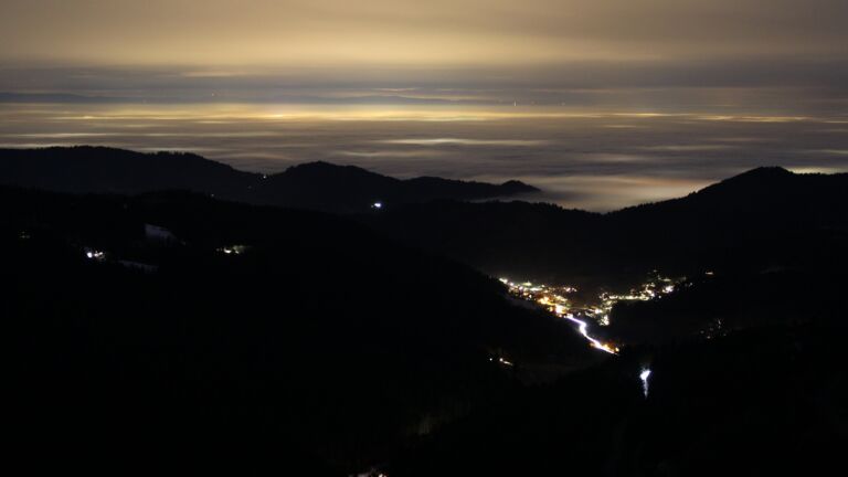 Dieses Bild zeigt eine Webcam-Aufnahme vom Achertal, aufgenommen am Donnerstag, den 22.01.2026 um 18:30 Uhr. Die Temperatur betrug 3.5°C.