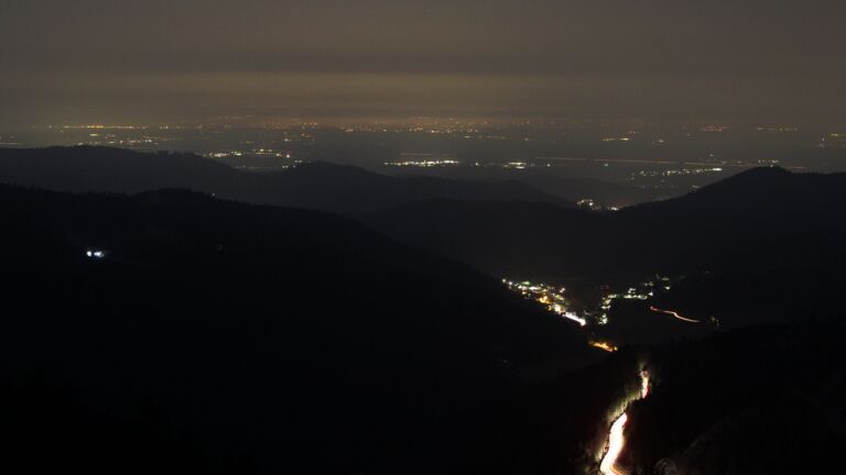 Dieses Bild zeigt eine Webcam-Aufnahme vom Achertal, aufgenommen am Montag, den 09.03.2026 um 05:30 Uhr. Die Temperatur betrug 8.1°C.