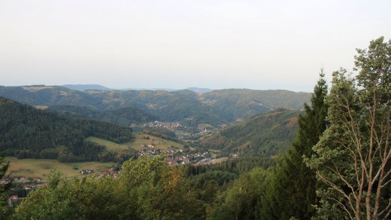 Dieses Bild zeigt eine Webcam-Aufnahme vom Achertal, aufgenommen am Donnerstag, den 27.08.2026 um 07:10 Uhr. Die Temperatur betrug 23.5°C.