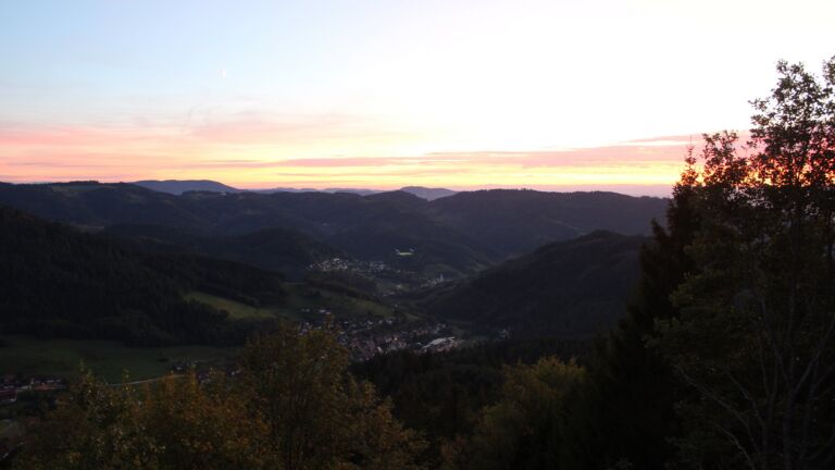 Dieses Bild zeigt eine Webcam-Aufnahme vom Achertal, aufgenommen am Donnerstag, den 15.10.2026 um 19:00 Uhr. Die Temperatur betrug 16°C.