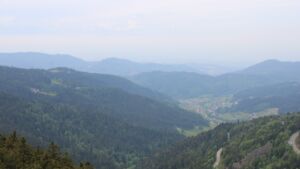 Dieses Bild zeigt eine Webcam-Aufnahme vom Achertal, aufgenommen am Sonntag, den 10.05.2026 um 13:50 Uhr. Die Temperatur betrug 18.2°C.