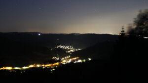 Dieses Bild zeigt eine Webcam-Aufnahme vom Achertal, aufgenommen am Donnerstag, den 18.06.2026 um 23:40 Uhr. Die Temperatur betrug 25.6°C.