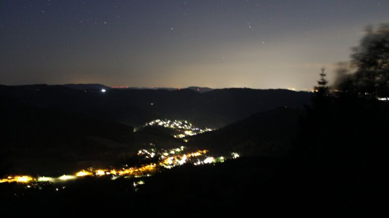 Dieses Bild zeigt eine Webcam-Aufnahme vom Achertal, aufgenommen am Donnerstag, den 18.06.2026 um 23:40 Uhr. Die Temperatur betrug 25.6°C.