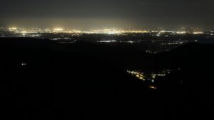 Dieses Bild zeigt eine Webcam-Aufnahme vom Achertal, aufgenommen am Donnerstag, den 09.04.2026 um 01:00 Uhr. Die Temperatur betrug 10.2°C.