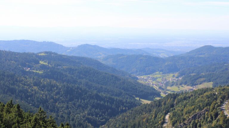 Dieses Bild zeigt eine Webcam-Aufnahme vom Achertal, aufgenommen am Samstag, den 20.09.2025 um 15:30 Uhr. Die Temperatur betrug 23°C.
