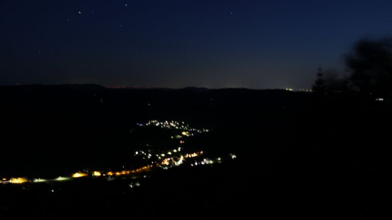 Dieses Bild zeigt eine Webcam-Aufnahme vom Achertal, aufgenommen am Mittwoch, den 12.08.2026 um 22:10 Uhr. Die Temperatur betrug 24.1°C.