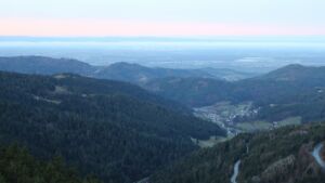 Dieses Bild zeigt eine Webcam-Aufnahme vom Achertal, aufgenommen am Dienstag, den 09.12.2025 um 08:10 Uhr. Die Temperatur betrug 10.1°C.