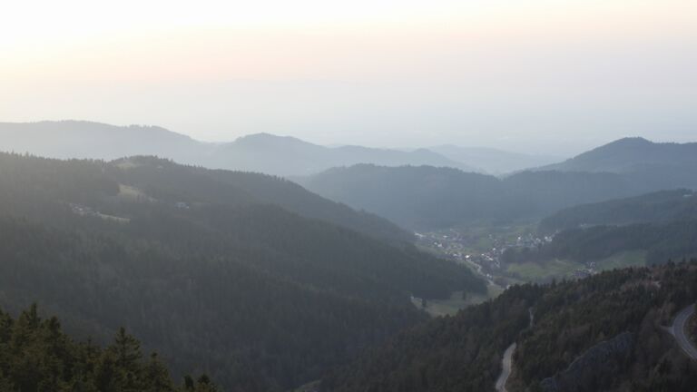 Dieses Bild zeigt eine Webcam-Aufnahme vom Achertal, aufgenommen am Donnerstag, den 05.03.2026 um 17:40 Uhr. Die Temperatur betrug 10.1°C.