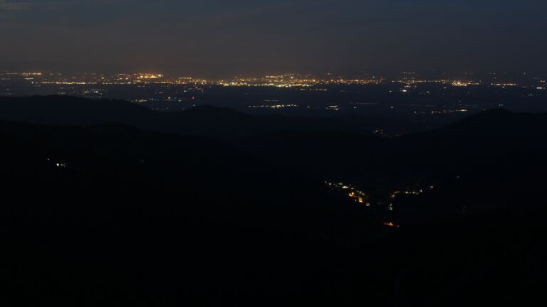 Dieses Bild zeigt eine Webcam-Aufnahme vom Achertal, aufgenommen am Samstag, den 09.08.2025 um 05:10 Uhr. Die Temperatur betrug 20.8°C.