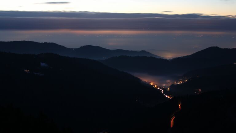 Dieses Bild zeigt eine Webcam-Aufnahme vom Achertal, aufgenommen am Freitag, den 23.01.2026 um 18:10 Uhr. Die Temperatur betrug 4.4°C.