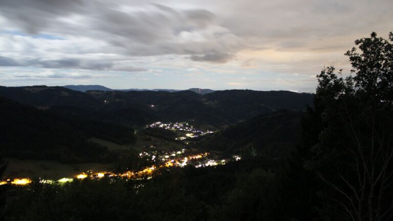 Dieses Bild zeigt eine Webcam-Aufnahme vom Achertal, aufgenommen am Samstag, den 29.08.2026 um 00:00 Uhr. Die Temperatur betrug 15.6°C.