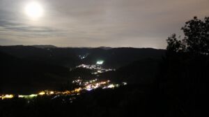 Dieses Bild zeigt eine Webcam-Aufnahme vom Achertal, aufgenommen am Samstag, den 19.09.2026 um 21:30 Uhr. Die Temperatur betrug 17.3°C.