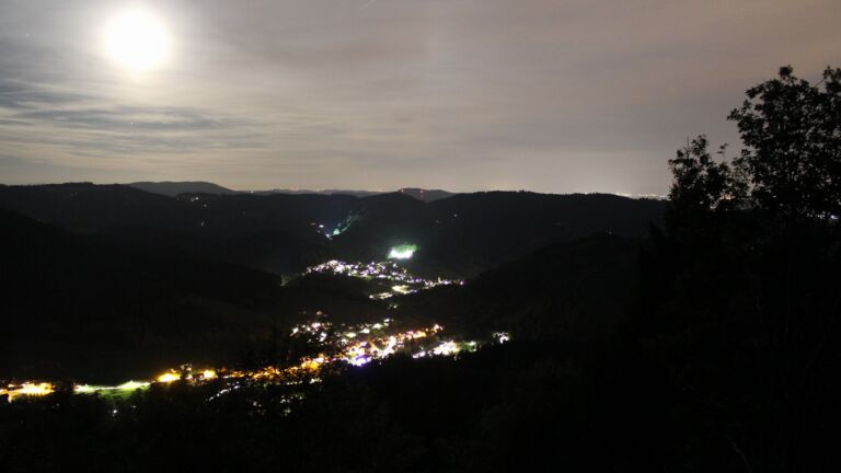 Dieses Bild zeigt eine Webcam-Aufnahme vom Achertal, aufgenommen am Samstag, den 19.09.2026 um 21:30 Uhr. Die Temperatur betrug 17.3°C.