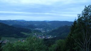 Dieses Bild zeigt eine Webcam-Aufnahme vom Achertal, aufgenommen am Montag, den 18.05.2026 um 05:20 Uhr. Die Temperatur betrug 10.4°C.