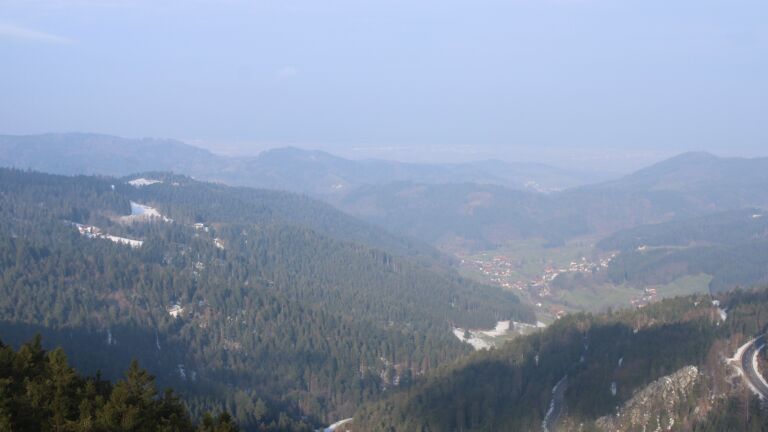 Dieses Bild zeigt eine Webcam-Aufnahme vom Achertal, aufgenommen am Freitag, den 03.04.2026 um 09:00 Uhr. Die Temperatur betrug 3.5°C.