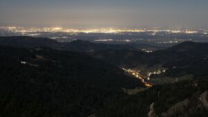 Dieses Bild zeigt eine Webcam-Aufnahme vom Achertal, aufgenommen am Montag, den 02.03.2026 um 22:00 Uhr. Die Temperatur betrug 6.6°C.