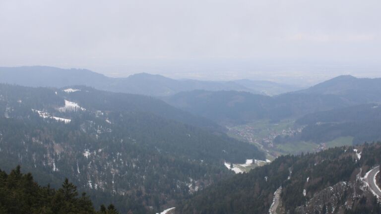 Dieses Bild zeigt eine Webcam-Aufnahme vom Achertal, aufgenommen am Freitag, den 03.04.2026 um 11:20 Uhr. Die Temperatur betrug 2.9°C.