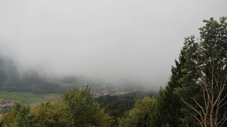Dieses Bild zeigt eine Webcam-Aufnahme vom Achertal, aufgenommen am Donnerstag, den 01.10.2026 um 17:20 Uhr. Die Temperatur betrug 17.7°C.