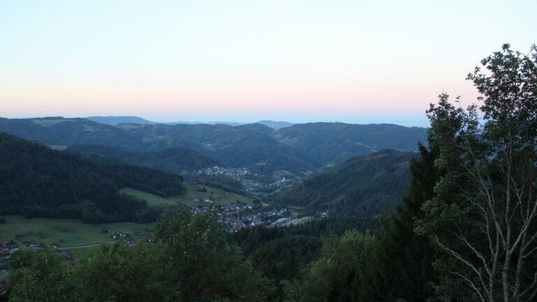 Dieses Bild zeigt eine Webcam-Aufnahme vom Achertal, aufgenommen am Freitag, den 04.09.2026 um 06:50 Uhr. Die Temperatur betrug 17.6°C.
