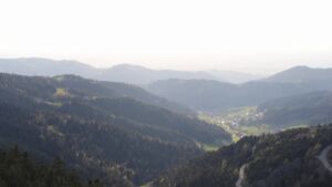 Dieses Bild zeigt eine Webcam-Aufnahme vom Achertal, aufgenommen am Freitag, den 17.04.2026 um 19:00 Uhr. Die Temperatur betrug 13.4°C.