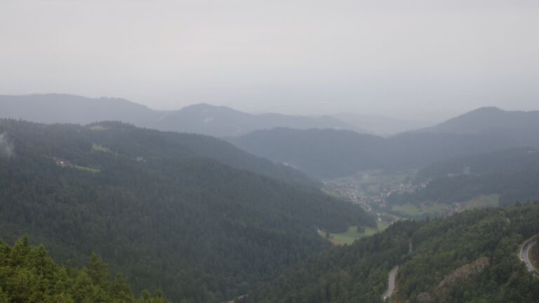 Dieses Bild zeigt eine Webcam-Aufnahme vom Achertal, aufgenommen am Montag, den 04.08.2025 um 08:20 Uhr. Die Temperatur betrug 10.5°C.