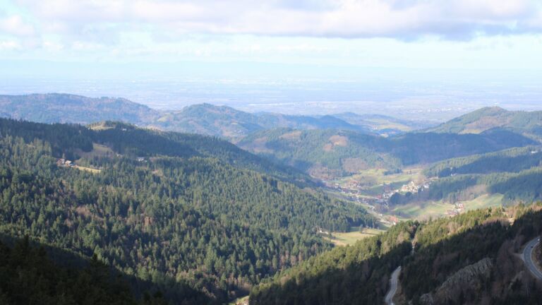 Dieses Bild zeigt eine Webcam-Aufnahme vom Achertal, aufgenommen am Sonntag, den 01.03.2026 um 10:40 Uhr. Die Temperatur betrug 5.5°C.