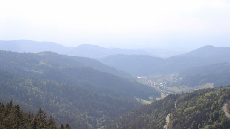 Dieses Bild zeigt eine Webcam-Aufnahme vom Achertal, aufgenommen am Samstag, den 17.05.2025 um 17:50 Uhr. Die Temperatur betrug 11.6°C.
