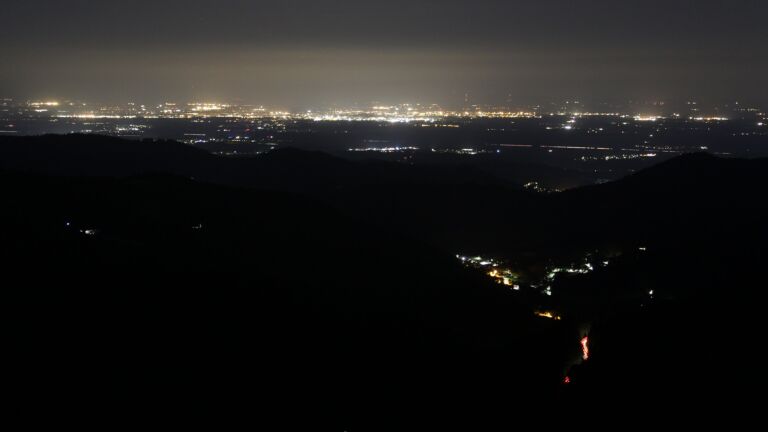 Dieses Bild zeigt eine Webcam-Aufnahme vom Achertal, aufgenommen am Freitag, den 20.06.2025 um 02:50 Uhr. Die Temperatur betrug 14.2°C.
