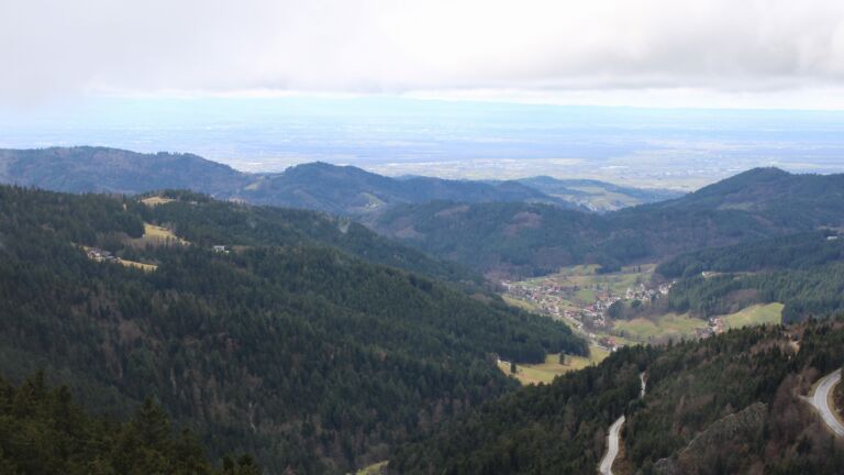 Dieses Bild zeigt eine Webcam-Aufnahme vom Achertal, aufgenommen am Montag, den 23.02.2026 um 13:40 Uhr. Die Temperatur betrug 4.2°C.