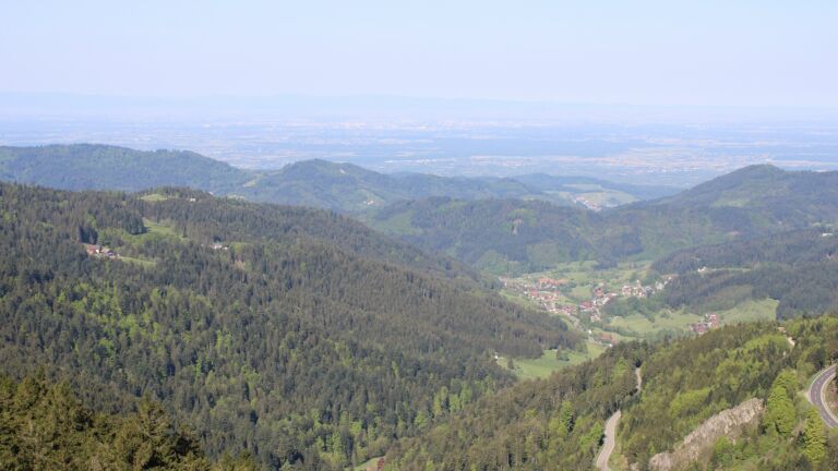 Dieses Bild zeigt eine Webcam-Aufnahme vom Achertal, aufgenommen am Freitag, den 02.05.2025 um 09:50 Uhr. Die Temperatur betrug 19.1°C.