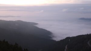 Dieses Bild zeigt eine Webcam-Aufnahme vom Achertal, aufgenommen am Samstag, den 13.12.2025 um 17:00 Uhr. Die Temperatur betrug 6.9°C.