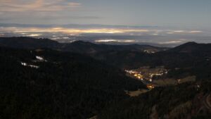 Dieses Bild zeigt eine Webcam-Aufnahme vom Achertal, aufgenommen am Mittwoch, den 04.02.2026 um 01:00 Uhr. Die Temperatur betrug 3.9°C.