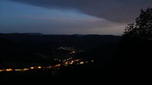 Dieses Bild zeigt eine Webcam-Aufnahme vom Achertal, aufgenommen am Sonntag, den 14.06.2026 um 22:40 Uhr. Die Temperatur betrug 13.6°C.