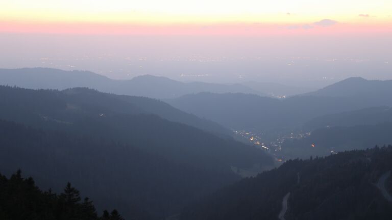 Dieses Bild zeigt eine Webcam-Aufnahme vom Achertal, aufgenommen am Mittwoch, den 18.03.2026 um 19:10 Uhr. Die Temperatur betrug 4.1°C.