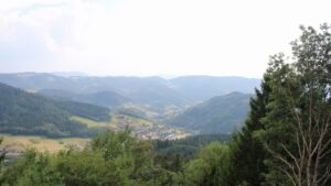 Dieses Bild zeigt eine Webcam-Aufnahme vom Achertal, aufgenommen am Dienstag, den 04.08.2026 um 17:40 Uhr. Die Temperatur betrug 35.1°C.