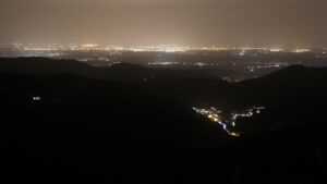 Dieses Bild zeigt eine Webcam-Aufnahme vom Achertal, aufgenommen am Freitag, den 14.11.2025 um 23:00 Uhr. Die Temperatur betrug 15.3°C.