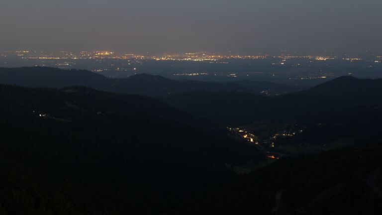 Dieses Bild zeigt eine Webcam-Aufnahme vom Achertal, aufgenommen am Montag, den 11.08.2025 um 05:20 Uhr. Die Temperatur betrug 15.7°C.