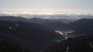 Dieses Bild zeigt eine Webcam-Aufnahme vom Achertal, aufgenommen am Montag, den 02.03.2026 um 05:00 Uhr. Die Temperatur betrug 4.6°C.