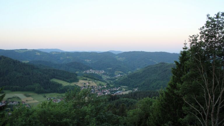 Dieses Bild zeigt eine Webcam-Aufnahme vom Achertal, aufgenommen am Donnerstag, den 28.05.2026 um 05:50 Uhr. Die Temperatur betrug 17.1°C.