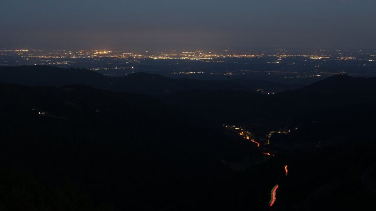 Dieses Bild zeigt eine Webcam-Aufnahme vom Achertal, aufgenommen am Montag, den 18.08.2025 um 05:30 Uhr. Die Temperatur betrug 11.5°C.