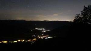 Dieses Bild zeigt eine Webcam-Aufnahme vom Achertal, aufgenommen am Mittwoch, den 08.07.2026 um 01:00 Uhr. Die Temperatur betrug 19.7°C.